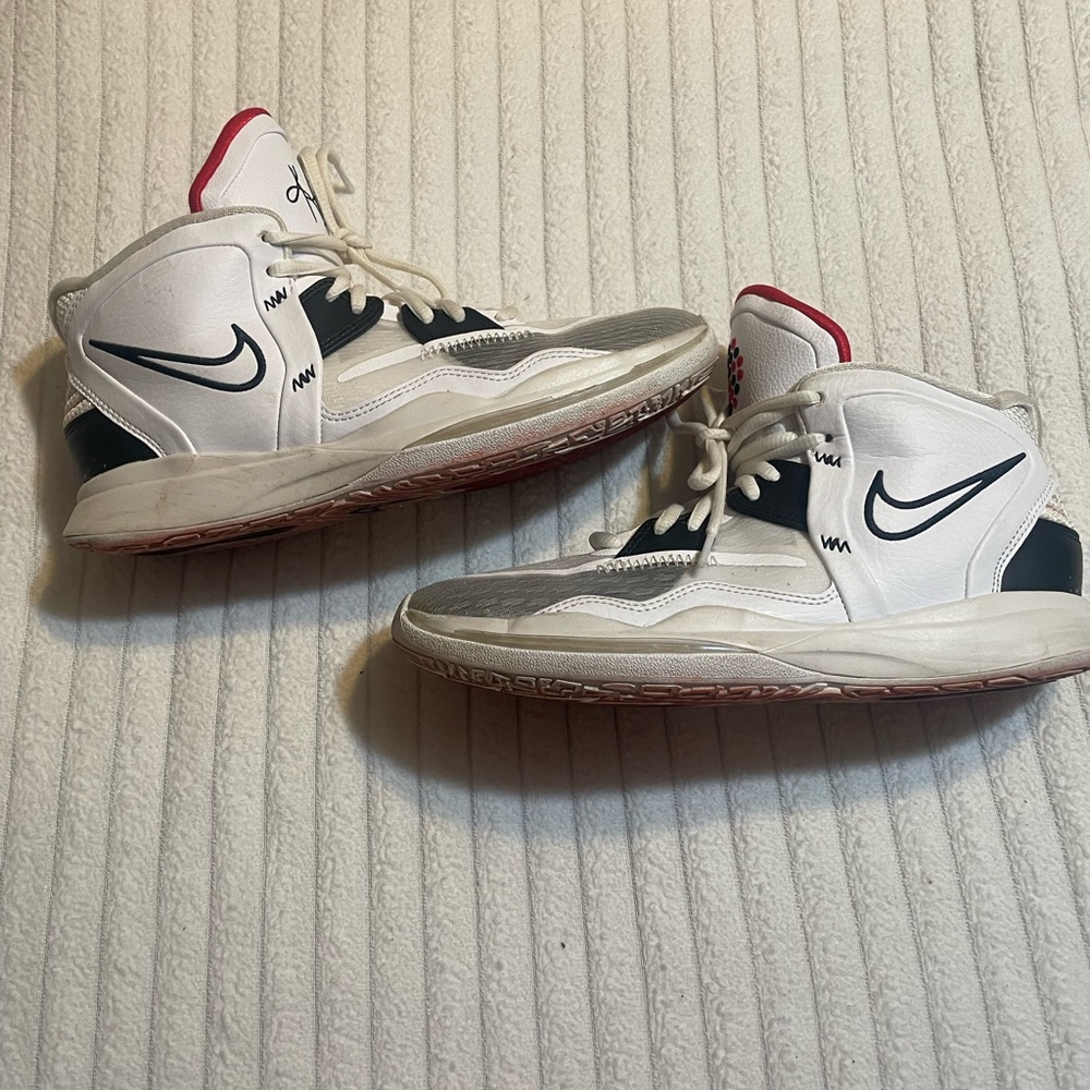 Nike Kyrie Infinity